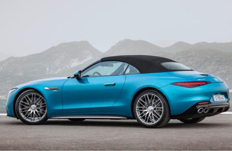 Side view of the 2023 Mercedes-AMG SL 43 Roadster with roof closed